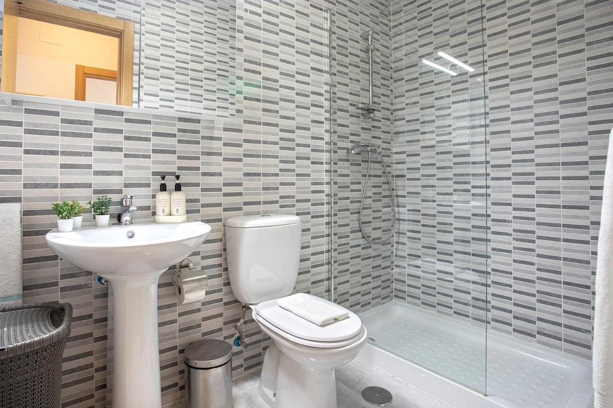 -malagasunapts- Huge & * Pool* Freepark* Apartamento
